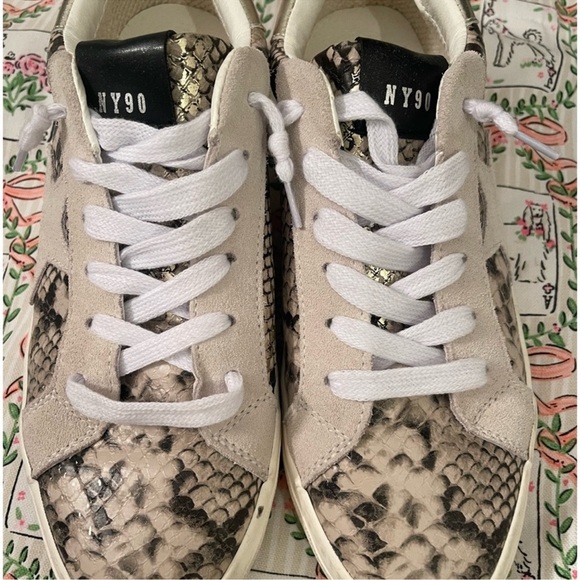 STEVE MADDEN ANIMAL PRINT !!  Like new! Cure star detail!! Size 10 - Picture 2 of 7